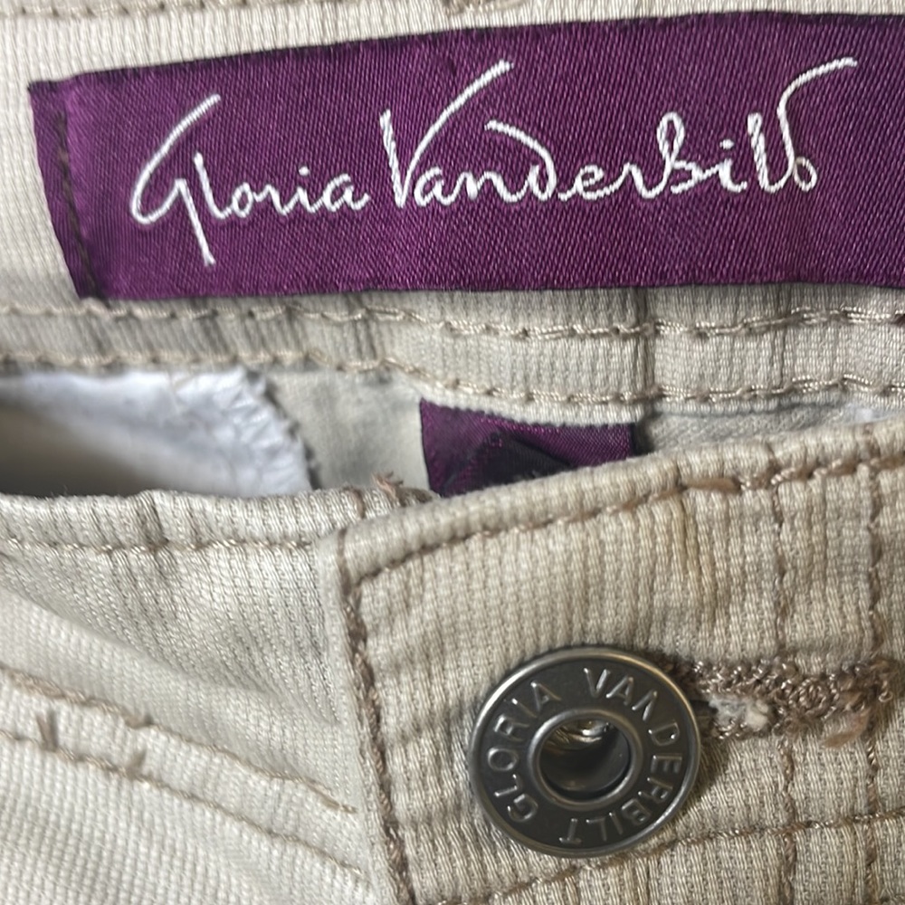 Khaki GLORIA VANDERBILT Capri Pants with Floral Embroidery, size 10 - Picture 3 of 4
